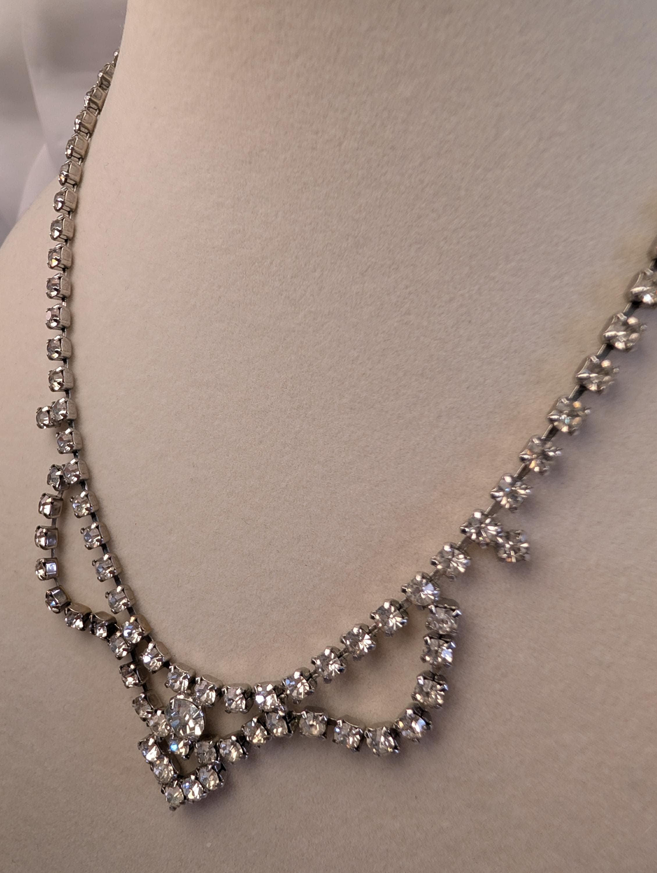 Vintage Rhinestone Statement Necklace Silver Tone Bridal Prom Crystal Bib Necklace Elegant Wedding Jewelry