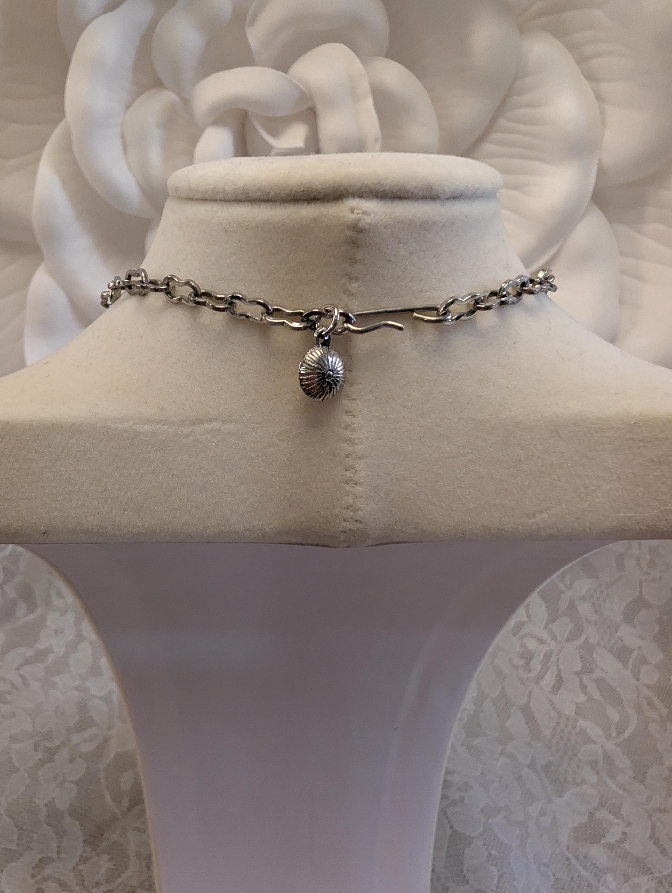 Vintage Black & White Jewelry Trio – 2 Necklaces + Clip-On Earrings – Rhinestone Repair Lot - Thumbnail 7