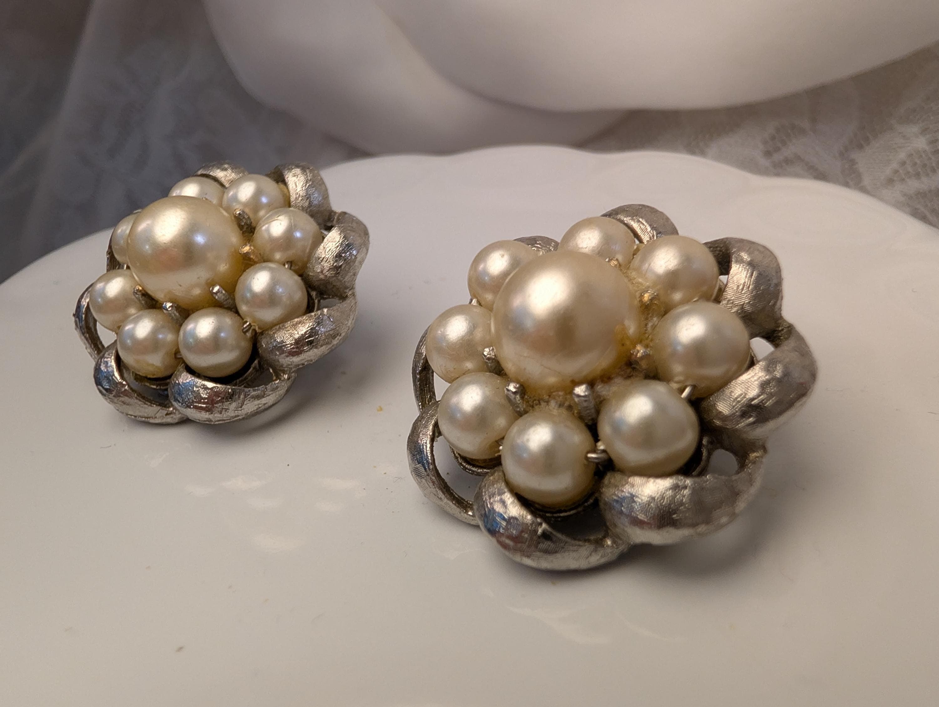 Vintage Faux Pearl Floral Cluster Clip On Earrings, Silver Tone Mid Century (PAT PEND) - Thumbnail 3