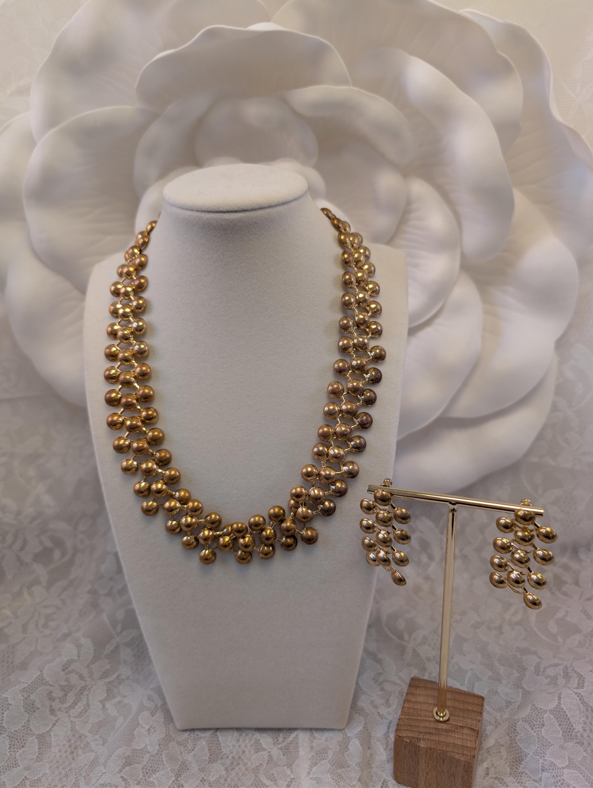 Vintage Gold Tone Statement Collar Necklace and Drop Earrings Set – Retro Mid Century Style - Thumbnail 10