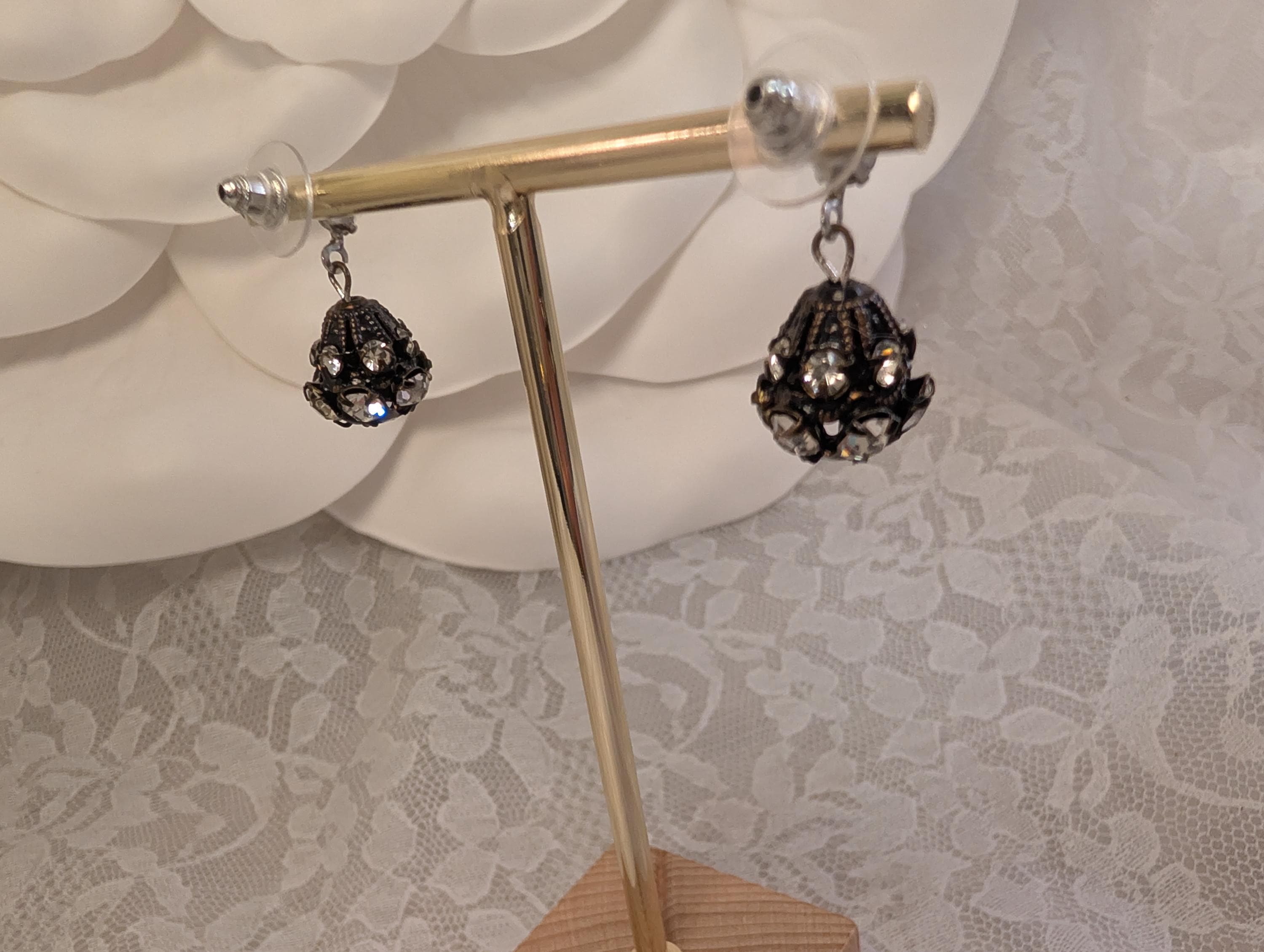 Vintage Black Silver Jewelry Collection – Statement Necklaces, Rhinestone Earrings, Pearl Chain - Thumbnail 18