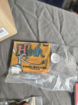 Topps Hook Sealed Pack 8 Glossy Movie Cards 1 Sticker Tinker Bell Captain Hook - Image 1