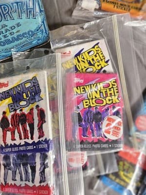 Topps New Kids on the Block 2nd Series Sealed Trading Card Pack with Sticker - Thumbnail 2