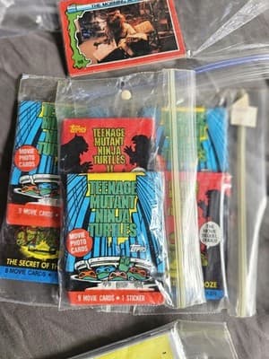 Topps Teenage Mutant Ninja Turtles II Trading Card Pack 9 Cards Sticker - Image 1