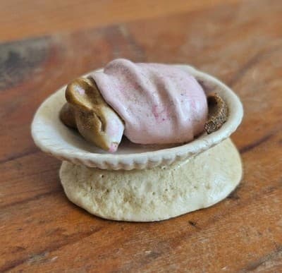 Wee Forest Folk M-289a Wee Sea Baby Mouse Pink Blanket Shell Miniature Figurine - Image 1