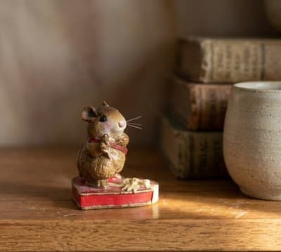 William Petersen ©1983 Mouse Animal Figurine on Heart Base Collectible - Thumbnail 2