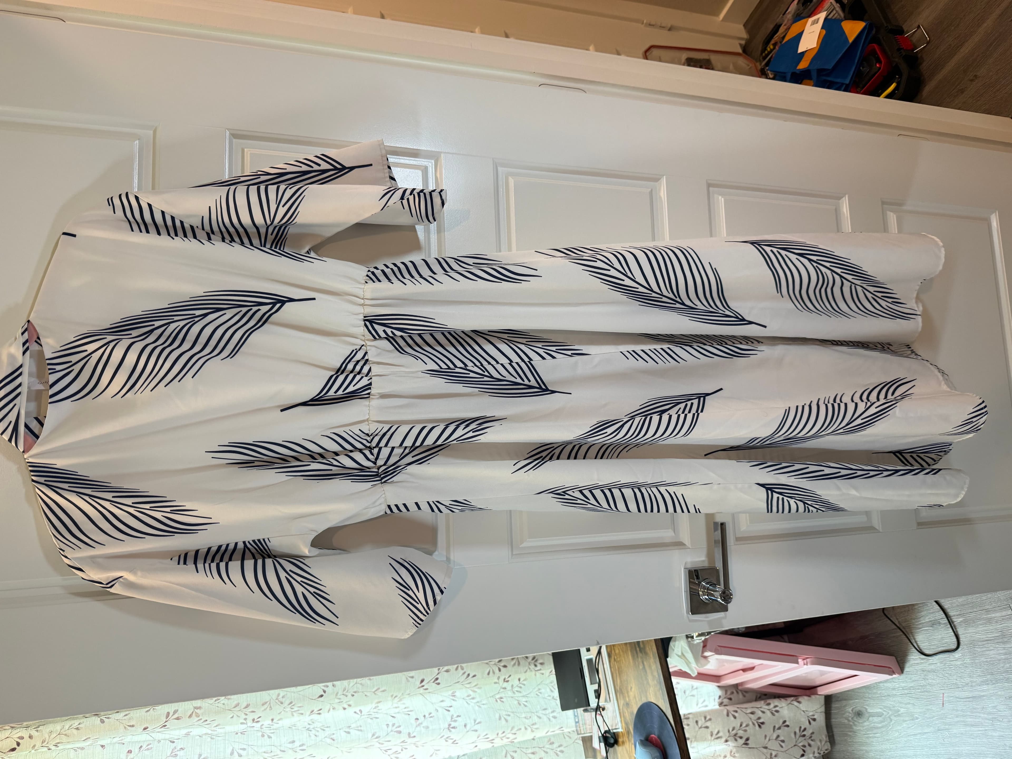 Leaf Print Dress with V-Neck and Long Sleeves - Image 1