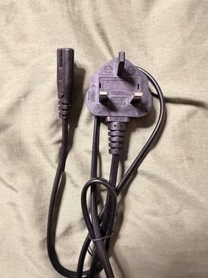 UK 3-Pin Plug to IEC C7 Power Cable Black Figure-8 Connector - Thumbnail 2