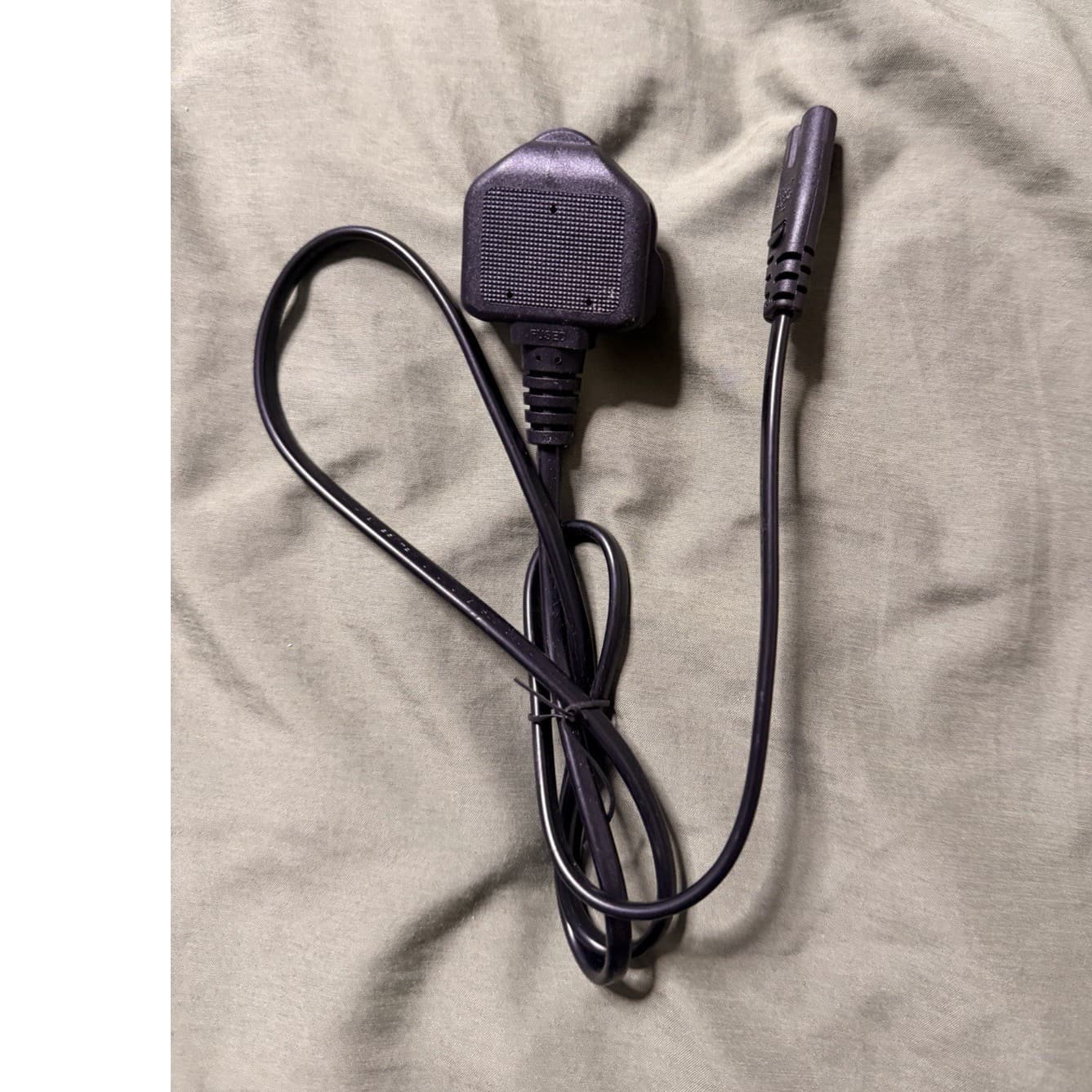 UK 3-Pin Plug to IEC C7 Power Cable Black Figure-8 Connector