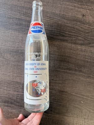 Pepsi Commemorative Bottle University of Iowa vs Iowa State 1977 Original - Thumbnail 2