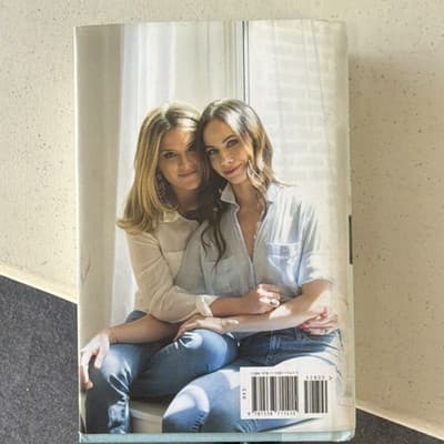 Jenna Bush Hager Sisters First Hardcover 1st Ed 2017 w/ Dust Jacket Illus - Thumbnail 3