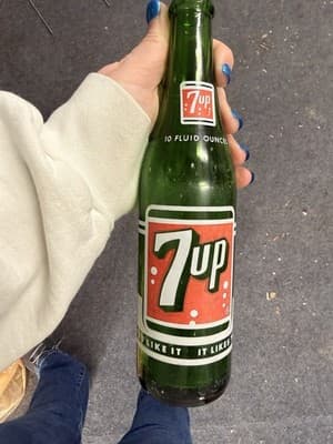7 Up Green Glass Advertising Bottle 10 Fluid Ounces Red White Soda Collectible