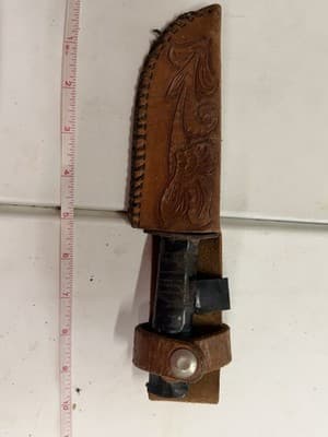 Vintage Hunting Knife Fixed Blade Clip Point Black Handle Floral Leather Sheath - Thumbnail 2