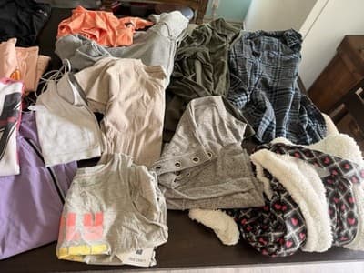 Women’s/Juniors Clothing Bundle Lot – Size Large - Thumbnail 2