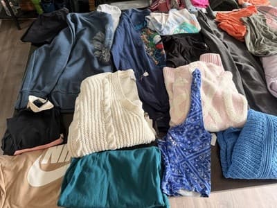 Women’s/Juniors Clothing Bundle Lot – Size Large - Thumbnail 4