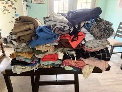 Size Med Lot of Mixed women/junior Clothing Multicolor Various Styles - Thumbnail 2