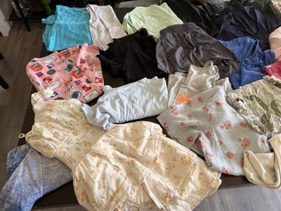 Size Med Lot of Mixed women/junior Clothing Multicolor Various Styles - Thumbnail 16