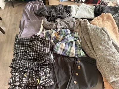 Women’s/Juniors Clothing Bundle Lot – Size Large - Thumbnail 7