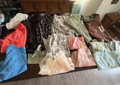 Size Med Lot of Mixed women/junior Clothing Multicolor Various Styles - Thumbnail 11