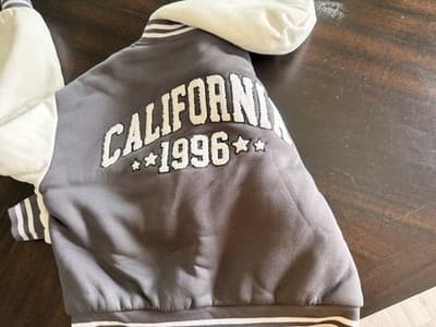 Size Med Lot of Mixed women/junior Clothing Multicolor Various Styles - Thumbnail 4