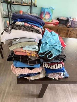 Size Med Lot of Mixed women/junior Clothing Multicolor Various Styles - Thumbnail 3