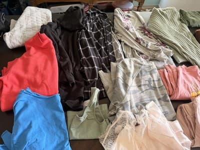 Size Med Lot of Mixed women/junior Clothing Multicolor Various Styles - Thumbnail 13