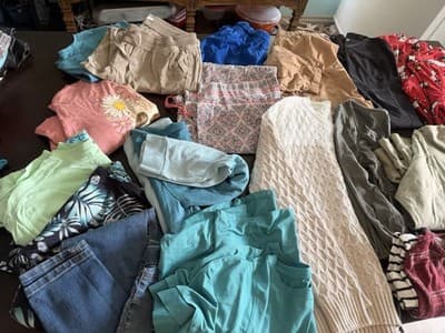 Size Med Lot of Mixed women/junior Clothing Multicolor Various Styles - Thumbnail 8