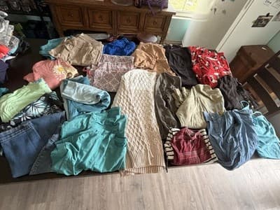 Size Med Lot of Mixed women/junior Clothing Multicolor Various Styles - Thumbnail 6