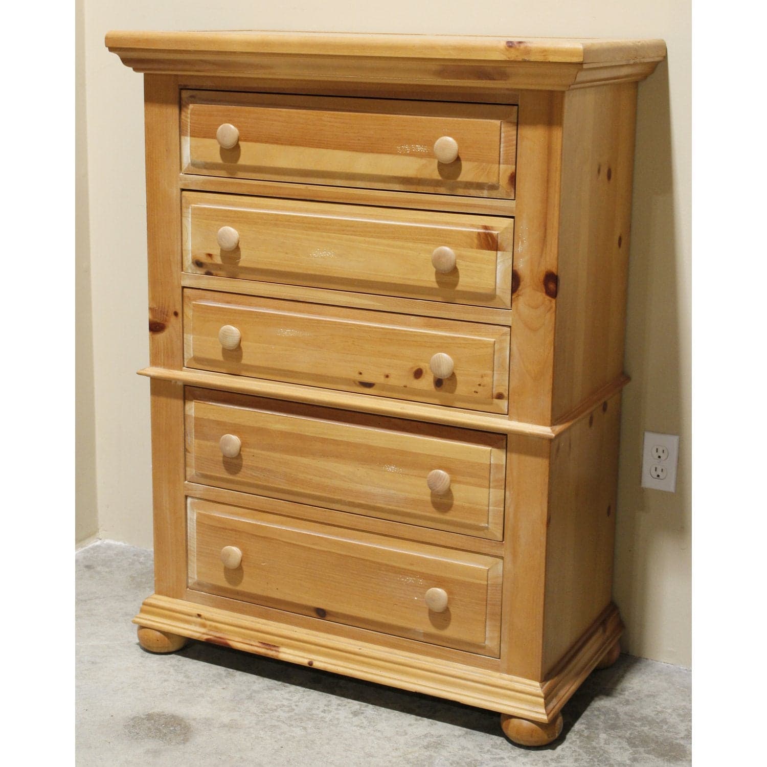 Broyhill 5 Drawer Pine Chest - Thumbnail 4