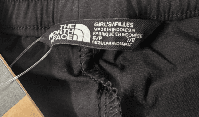 THE NORTH FACE Girls' Aphrodite 3.0 Short, TNF Black, Small 7/8 - Thumbnail 5