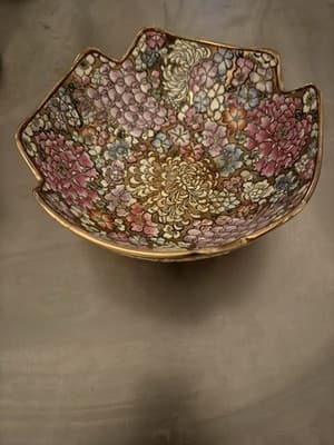 Toyo Floral Design Decorative Porcelain Bowl 6" with Gold Trim - Image 1