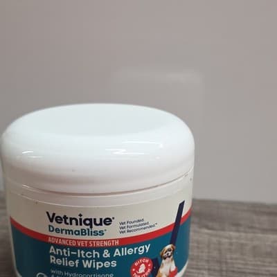 Vetnique DermaBliss Anti-Itch & Allergy Relief Wipes for Dogs Itching Allergy