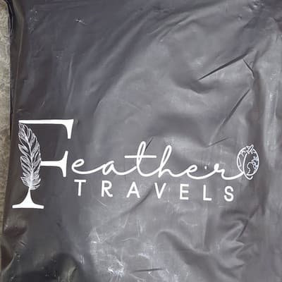 Feather Travels Travel Set with Vacuum Bags, Pump, Storage Bags, USB Cable