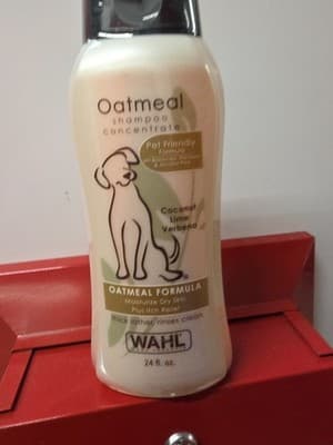 Wahl 820004T Clipper Oatmeal Pet Shampoo Concentrate - 24 oz.
