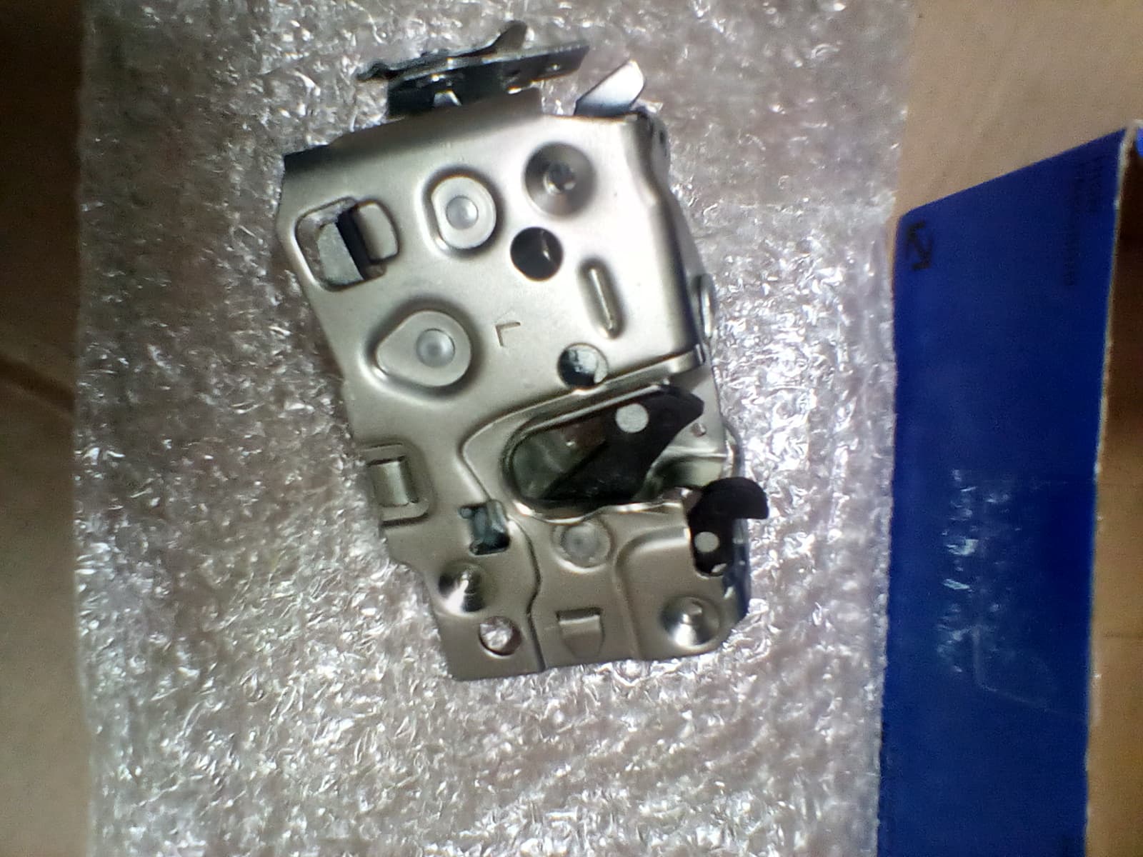 Front Left Driver Side Door Latch Assembly Chevy Silverado and GMC Sierra Trucks 2007-14 - Thumbnail 4