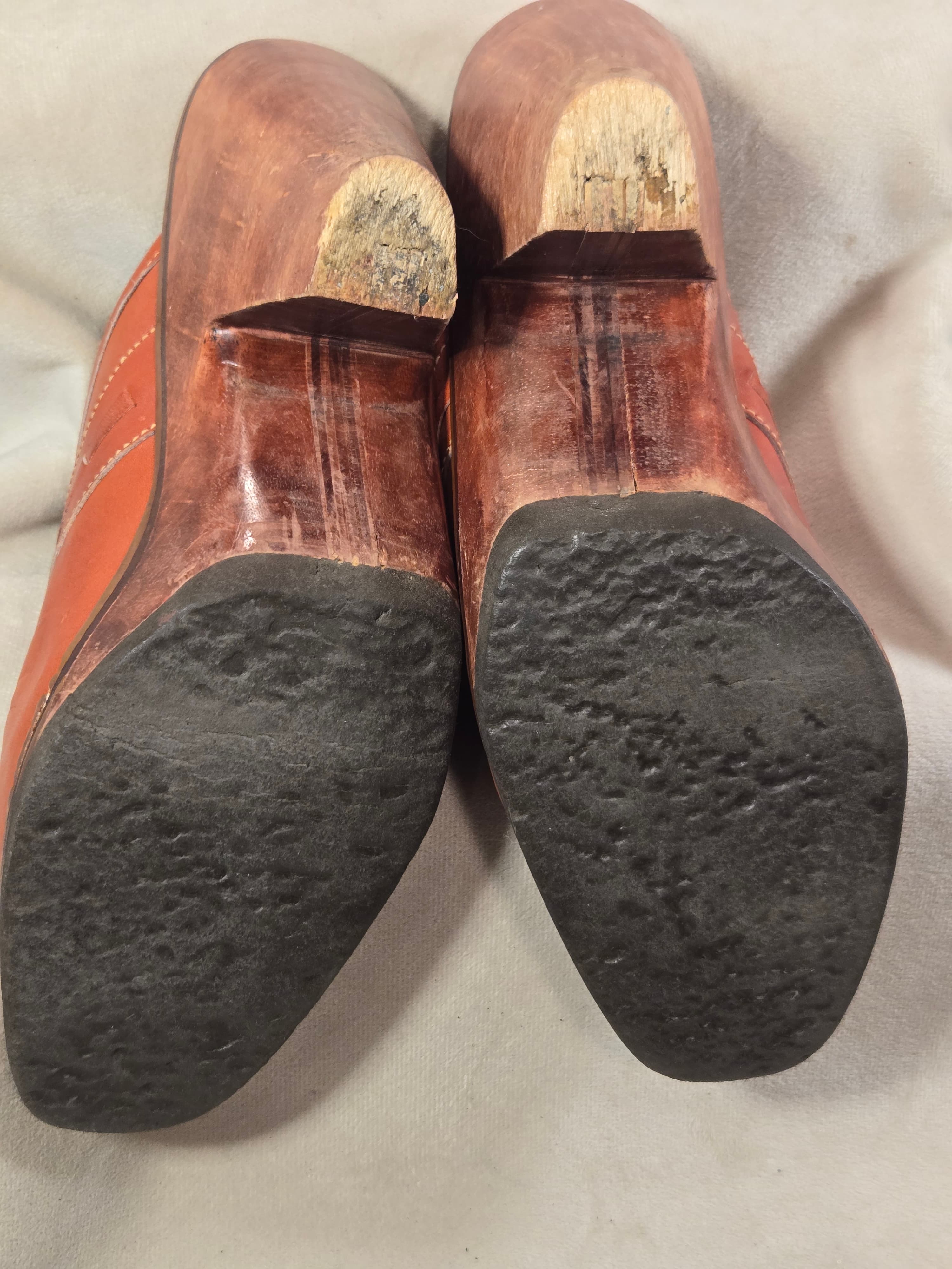 Vintage Brown Leather Clogs with Embroidered Detail - Thumbnail 7