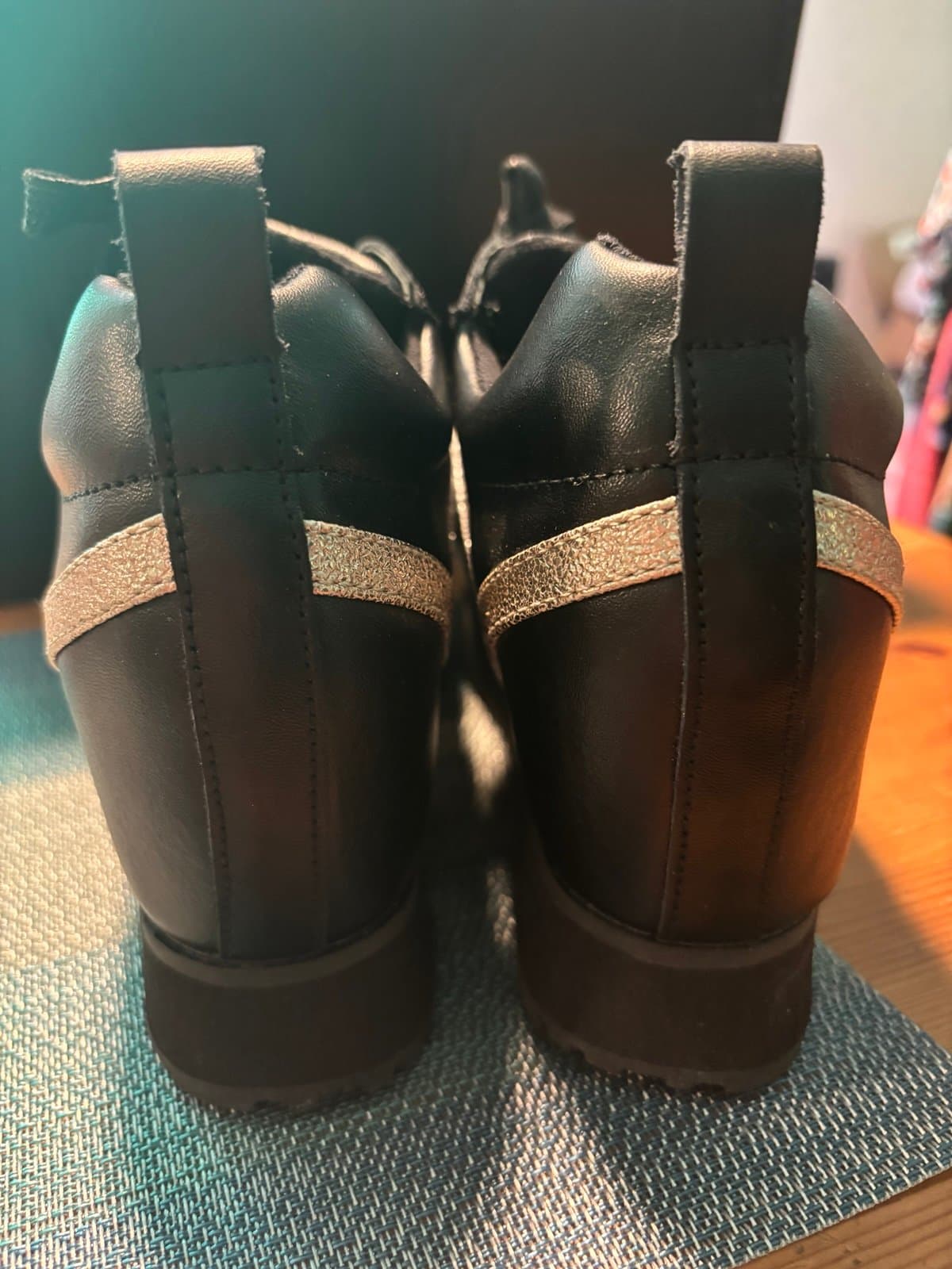 Leather Fashion Sneaker - Size 7 Women - Thumbnail 6