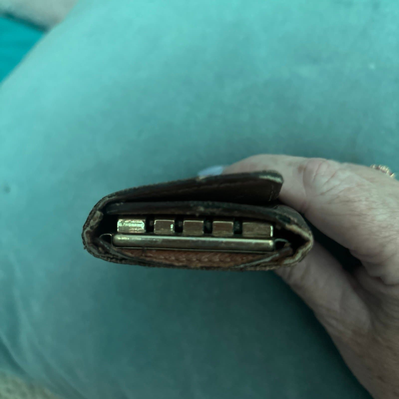 Authentic Louis Vuitton 4 Key Holder - Vintage & Preloved - Thumbnail 8