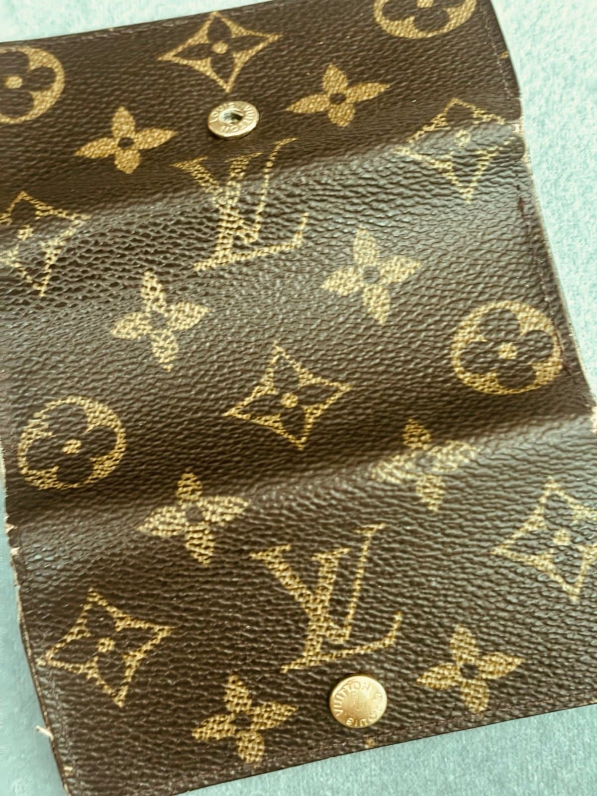 Authentic Louis Vuitton 4 Key Holder - Vintage & Preloved - Thumbnail 6