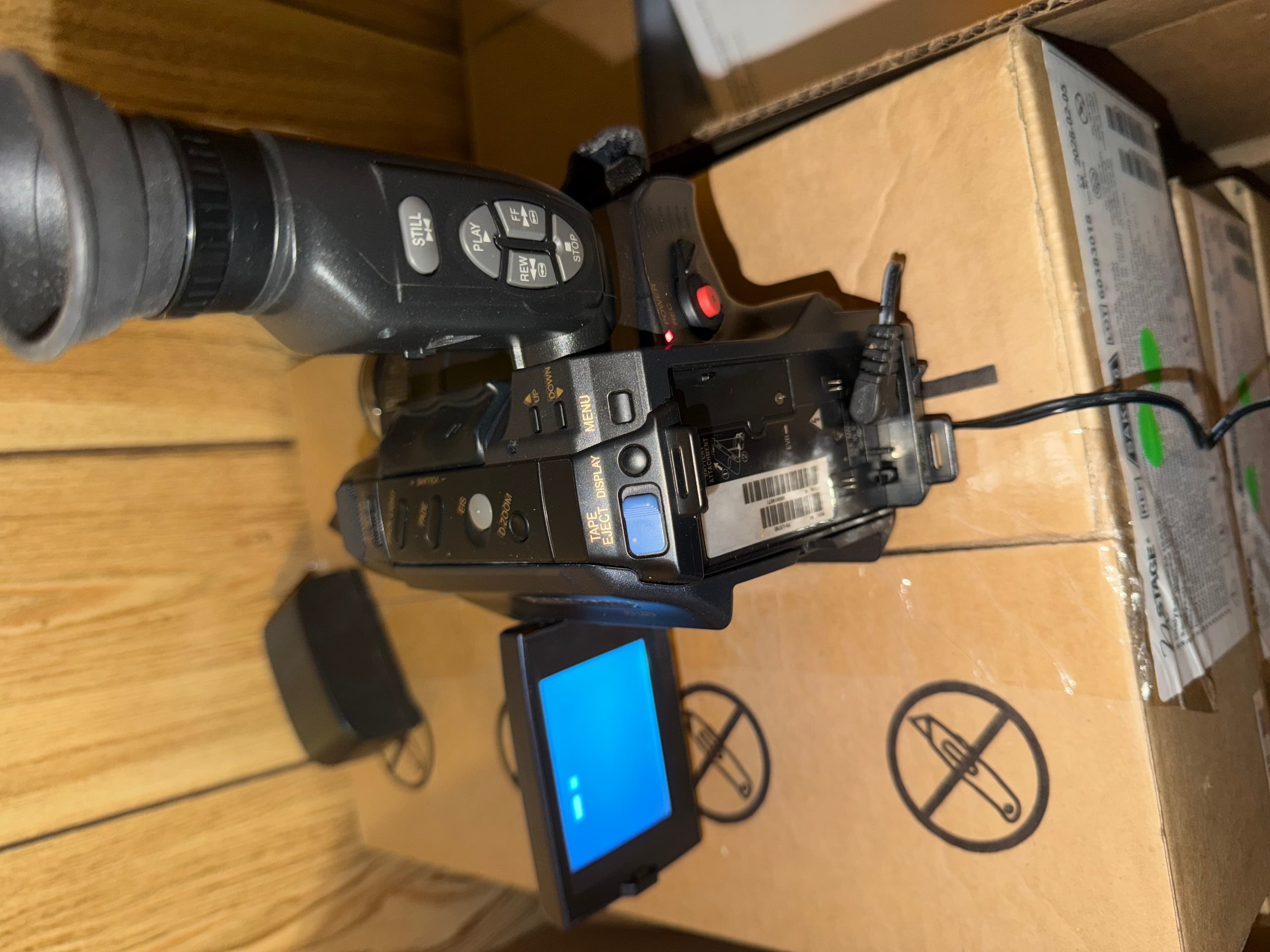 Panasonic PV-L579 Palmcorder VHS-C Camcorder with Ambico Bag - Thumbnail 7