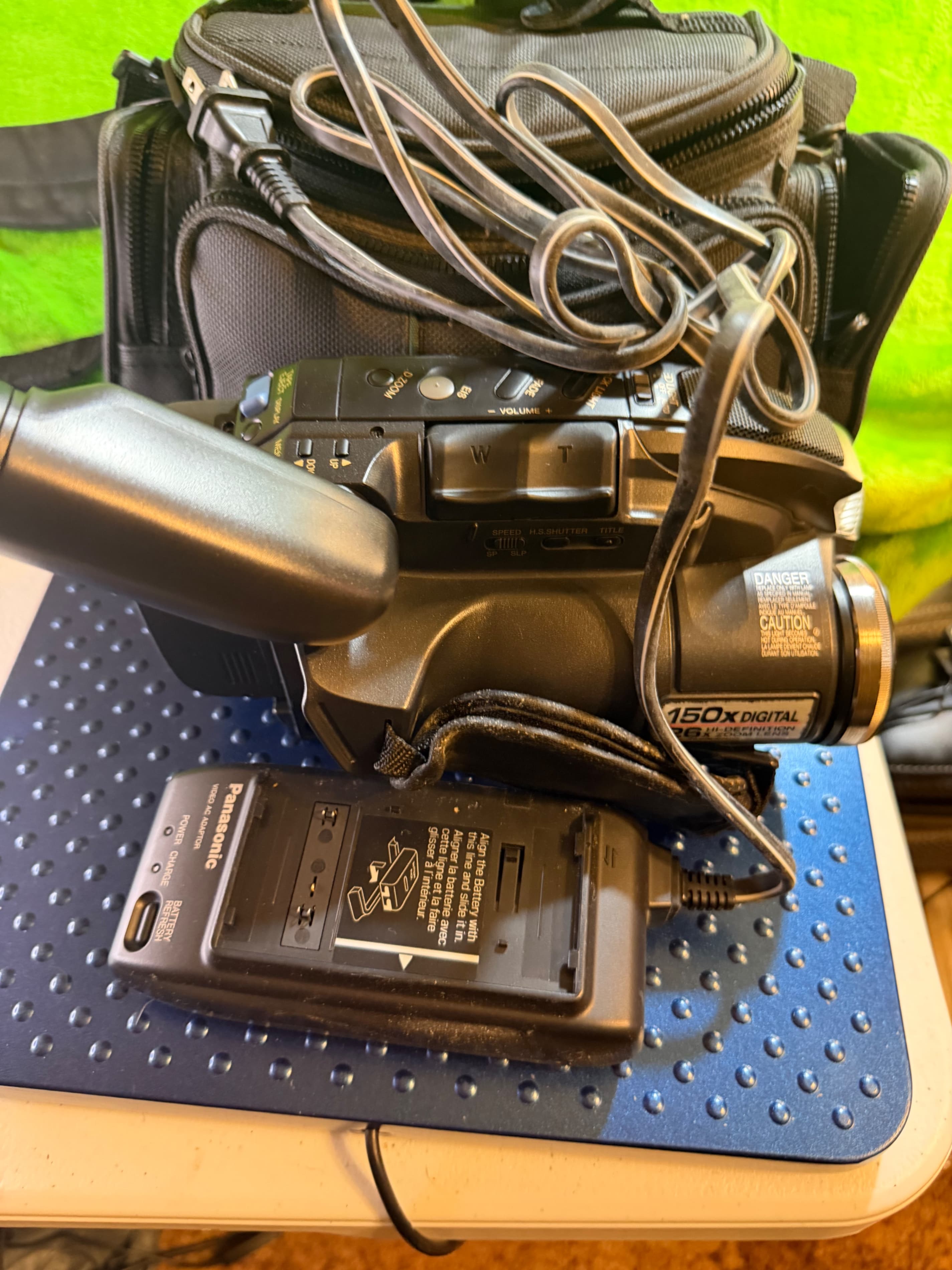 Panasonic PV-L579 Palmcorder VHS-C Camcorder with Ambico Bag - Thumbnail 6