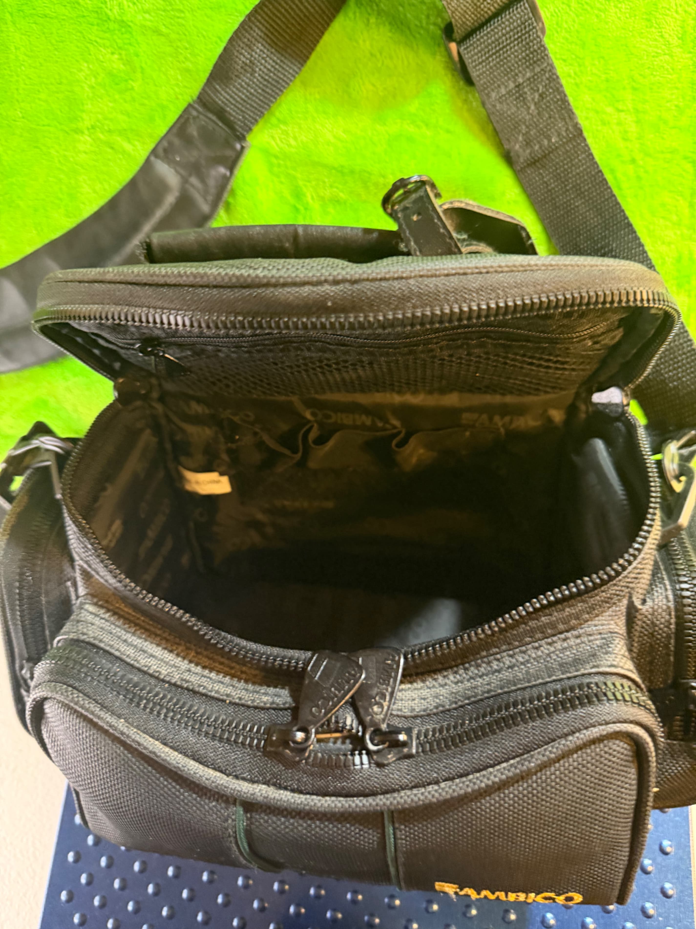 Panasonic PV-L579 Palmcorder VHS-C Camcorder with Ambico Bag - Thumbnail 4