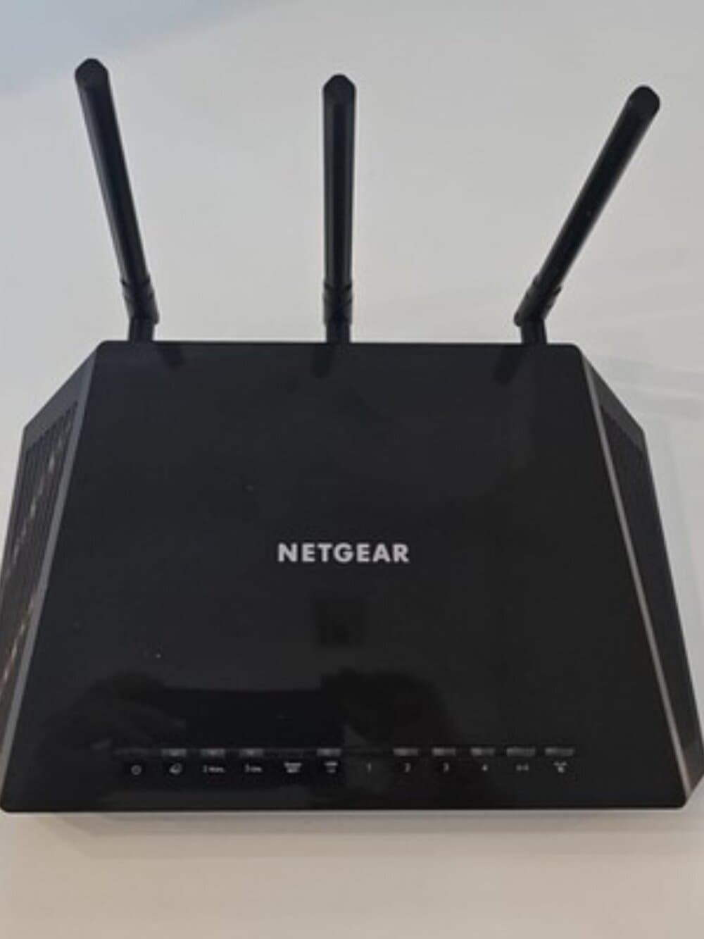 Netgear Nighthawk AC1750 Smart Dual Band WiFi Router Model R6700v3 - Works Great - Thumbnail 2