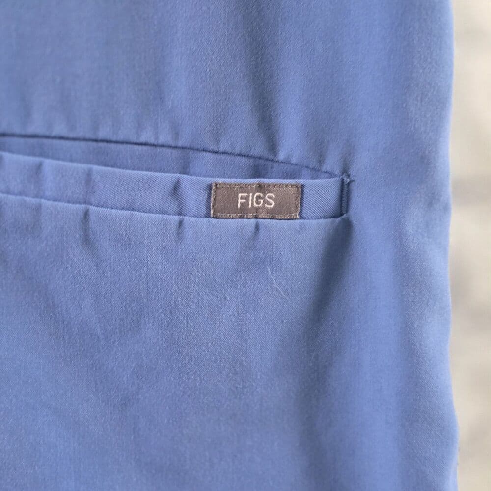 Figs Women’s Medium Blue Casma V-Neck 3 Pocket Scrub Top PW1000 - Thumbnail 6