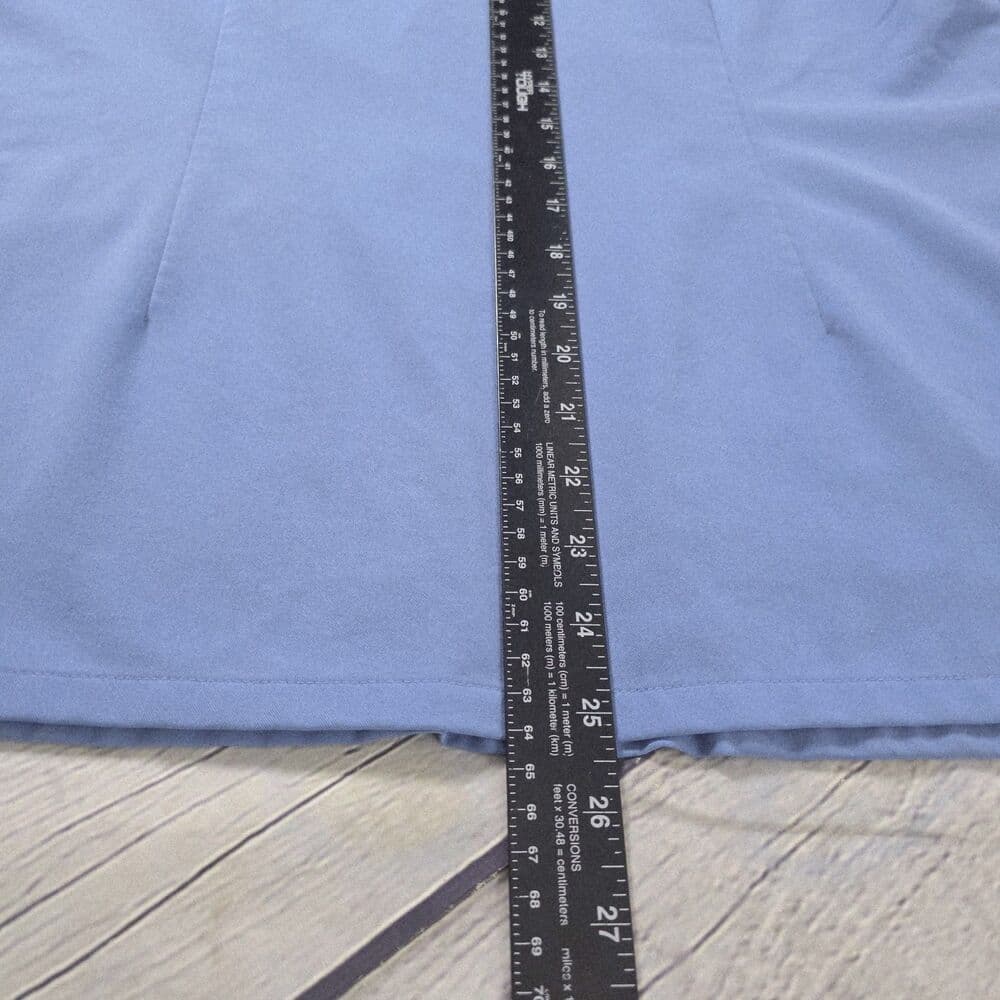 Figs Women’s Medium Blue Casma V-Neck 3 Pocket Scrub Top PW1000 - Thumbnail 8