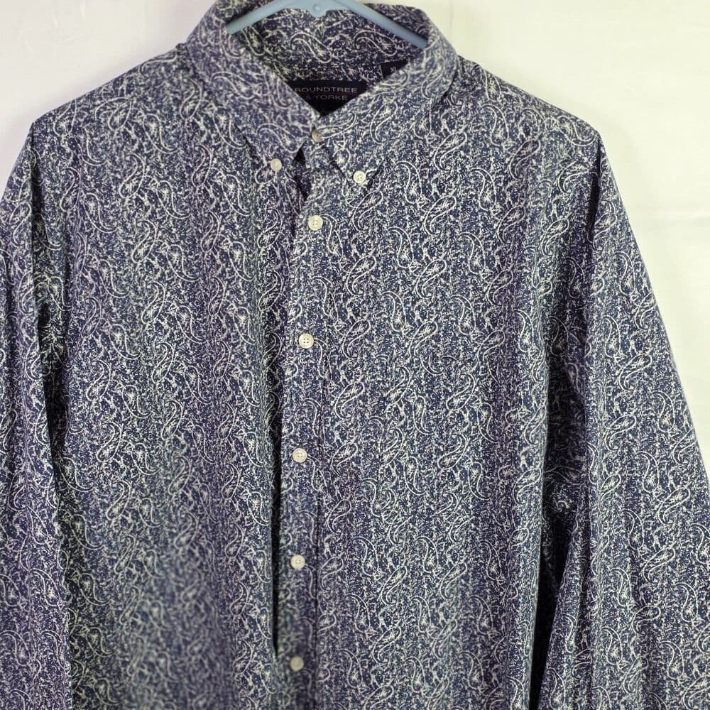 Roundtree & Yorke Men’s XL Blue Dotted Paisley Long Sleeve Button Down