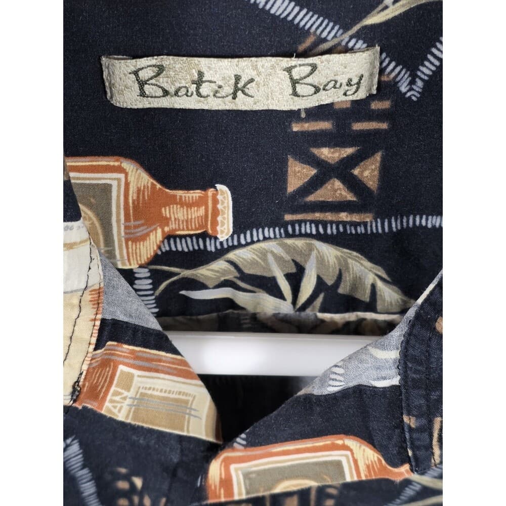Batik Bay‎ Medium Black Beer Bottles Floral Hawaiian Short Sleeve Shirt - Thumbnail 2