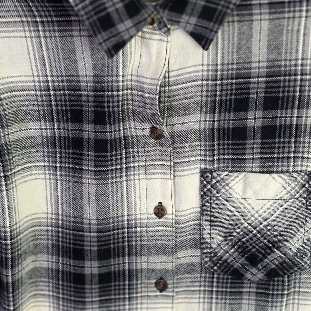 Northeast Outfitters Women's Small Gray & Black‎ Flannel Long Sleeve Button Down - Thumbnail 2