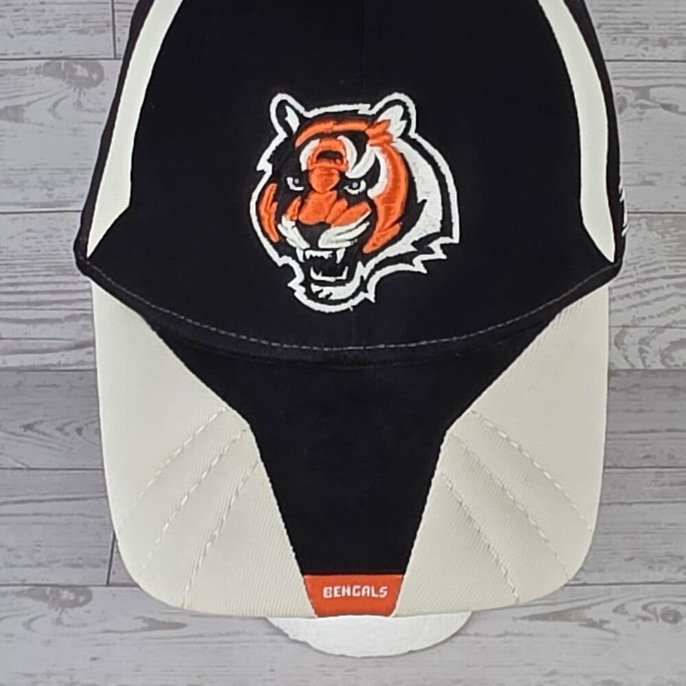Rare Reebok Cincinnati Bengals NFL Equipment Sideline M/L Fitted ‎ Cap - Thumbnail 2