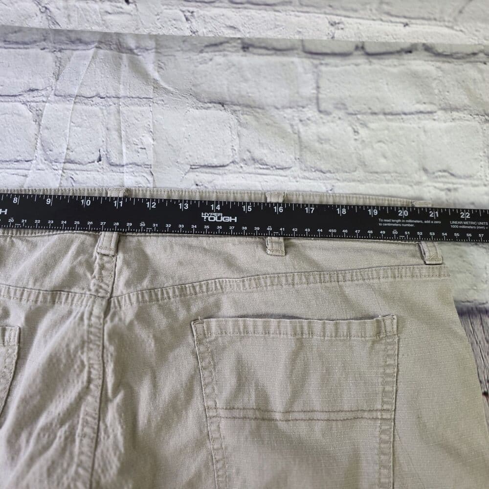 Weatherproof Men's 42" Khaki Cargo Shorts - Thumbnail 4